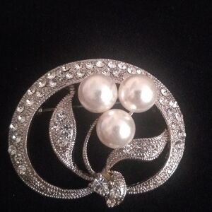 Vintage Rhinestone Brooch Pearl Wreath Pin Vintage SilverTone Mid Century Clear